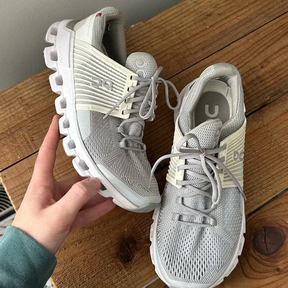 On Cloud Swift Women’s Running Shoe Size 7 Glacier White - Picture 3 of 9